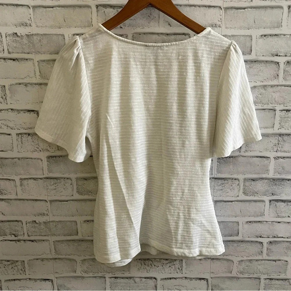 Women’s Skies are Blue- white twist front textured Top, Size Medium - Picture 3 of 5